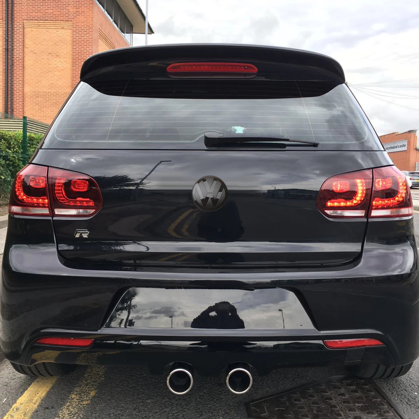 Emblema Logo Volkswagen Negro Brillo para Golf (Compatible ACC)